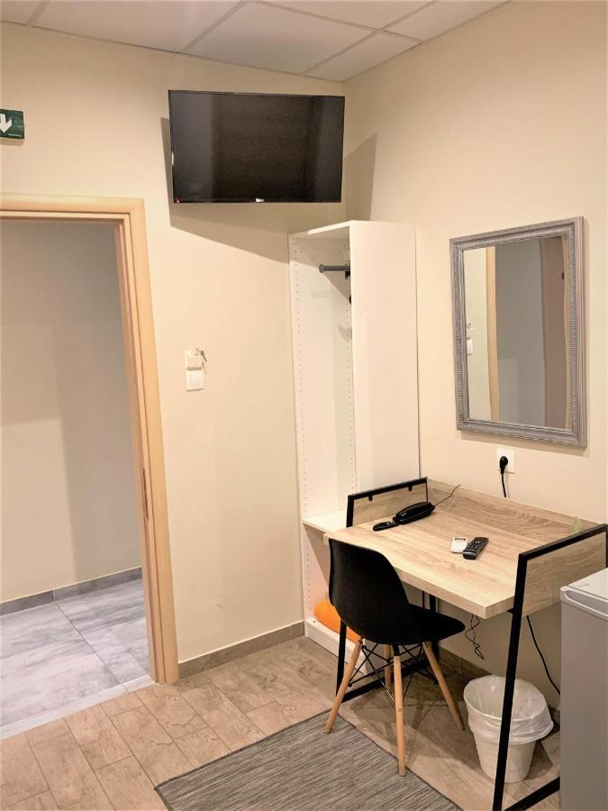 Achillion Hotel Piraeus Bagian luar foto