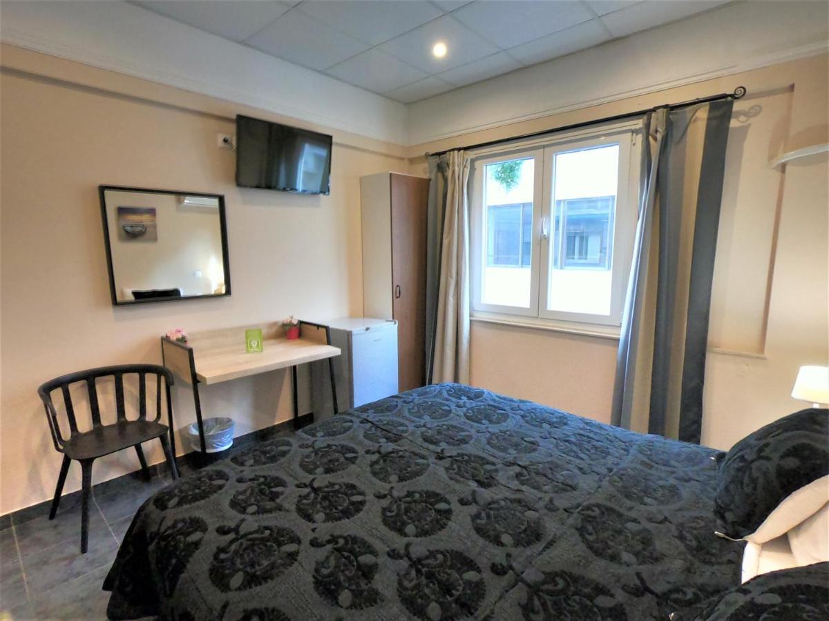Achillion Hotel Piraeus Bagian luar foto