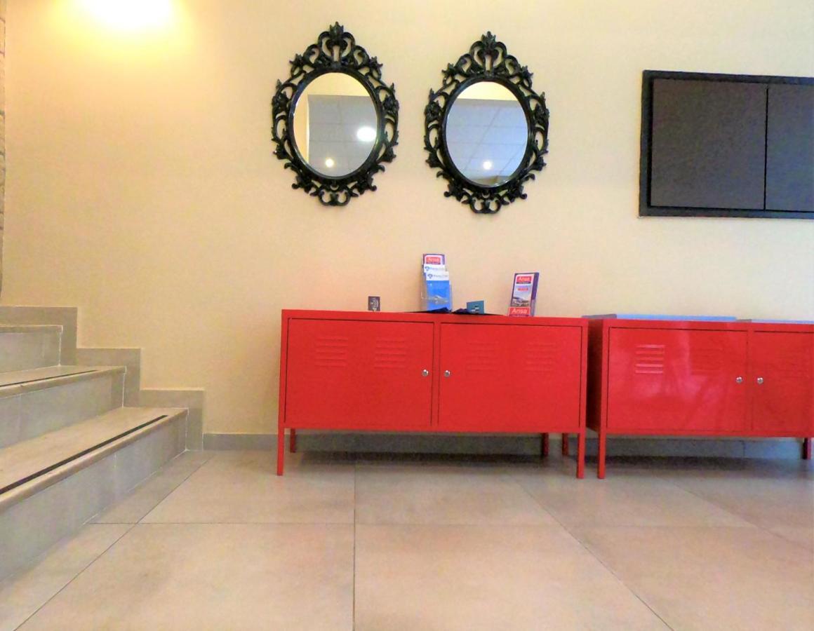 Achillion Hotel Piraeus Bagian luar foto
