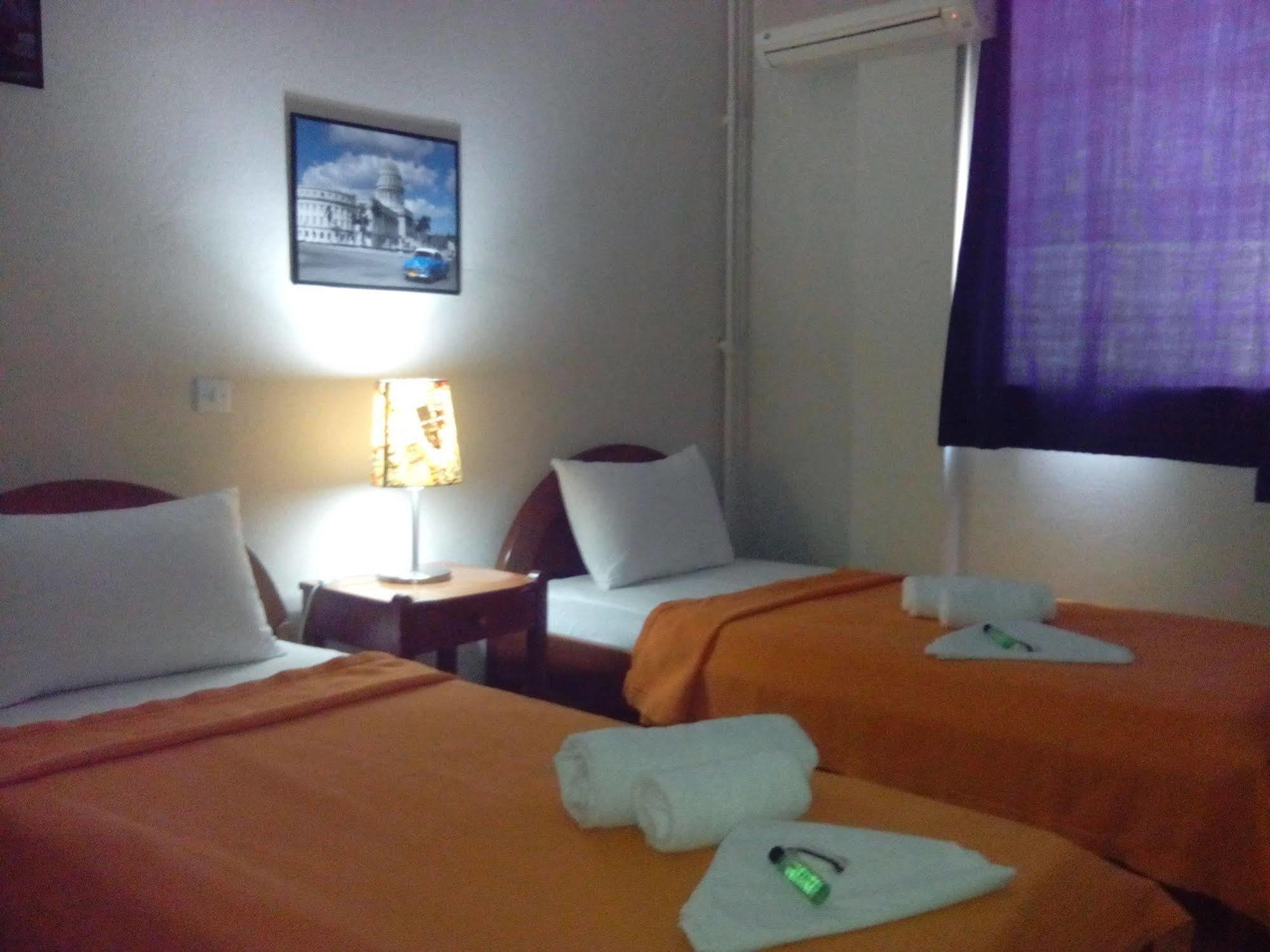 Achillion Hotel Piraeus Bagian luar foto
