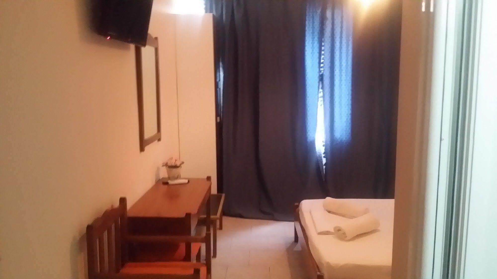 Achillion Hotel Piraeus Bagian luar foto
